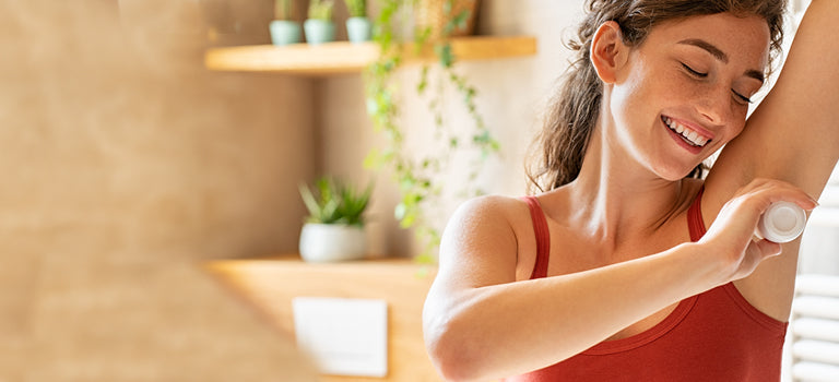 woman applying alcohol-free deodorant