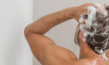 man using shampoo for itchy scalp and dandruff